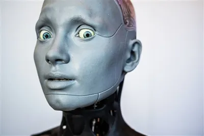 Primera conferència de premsa realitzada per un robot Connecta amb el robot d...